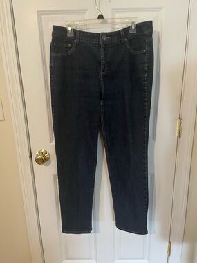Women Straight Leg Jeans in Blue stretch denim